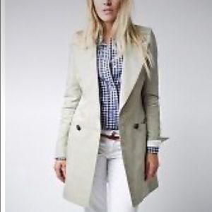 Smythe light summer overcoat. Women’s size 10. Excellent used condition.